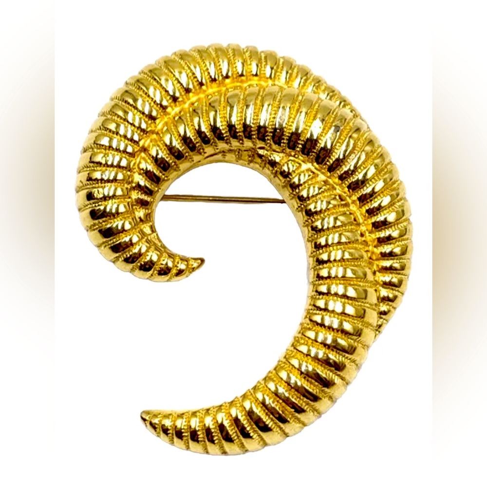 MONET Large Vintage Vintage Gold Tone Crescent Ribbed Textured Pin Brooch